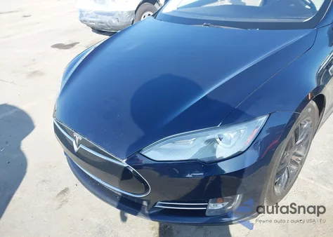 2013 Tesla Model S z USA, uszkodzony, nr VIN 5YJSA1CN6DFP17285